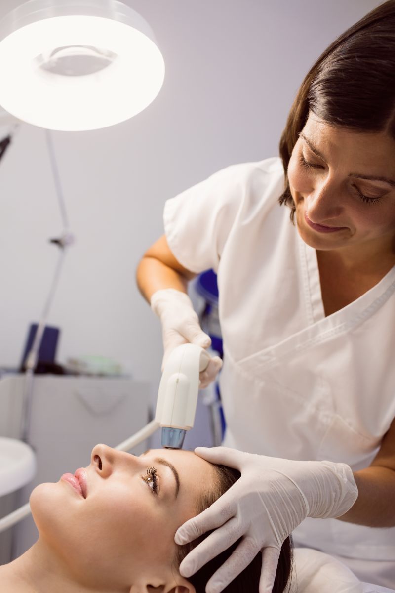doctor-givQDing-cosmetic-treatment-female-patient